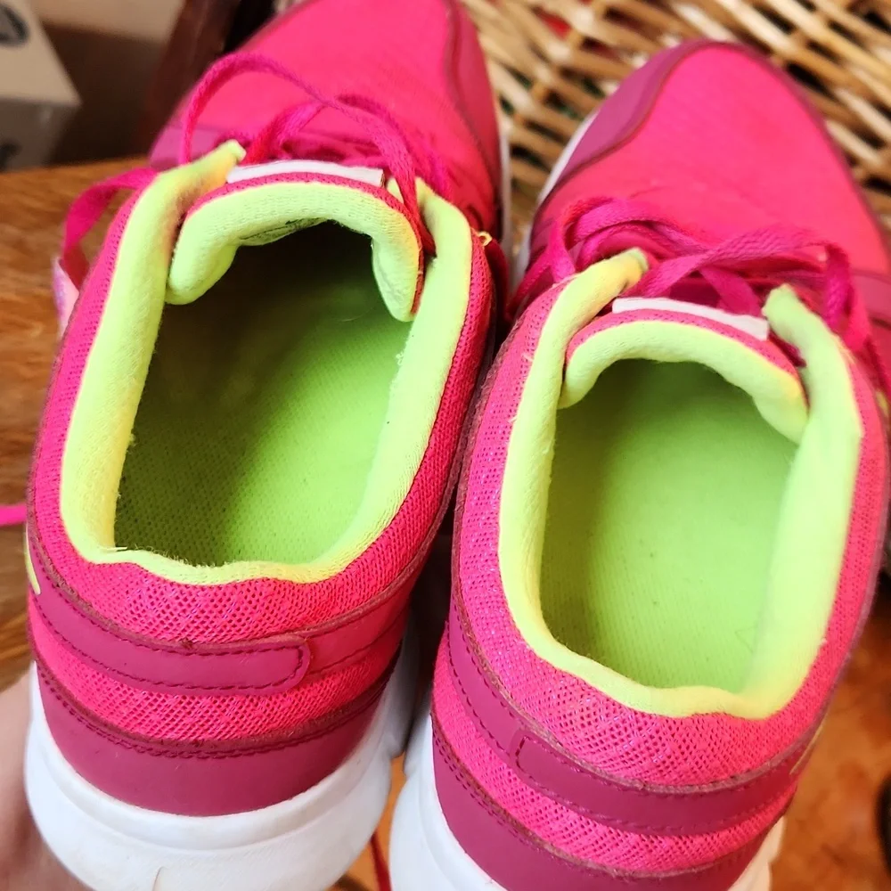 Nike‎ Flex Experience Shoes Youth Girl's sz 7 Pink